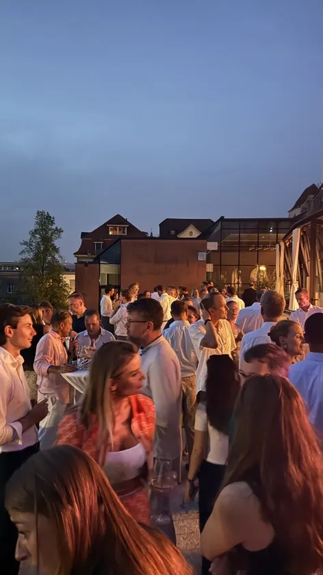 Guests gathered at dusk at the Convero Summer Event 2026